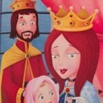 Illustration de la page 2 du livre La Belle au bois dormant en arabe, montrant un roi et une reine portant de grandes couronnes dorées et regardant joyeusement leur bébé emmitouflé dans une couverture rose.